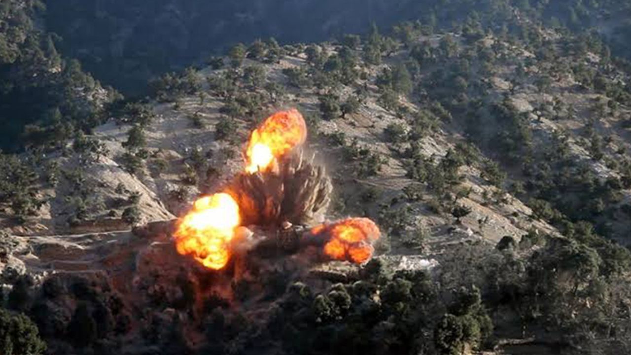 Amerika, Talibanla Ateşkes Görüşmelerine Rağmen Bombardımanı Sürdürdü