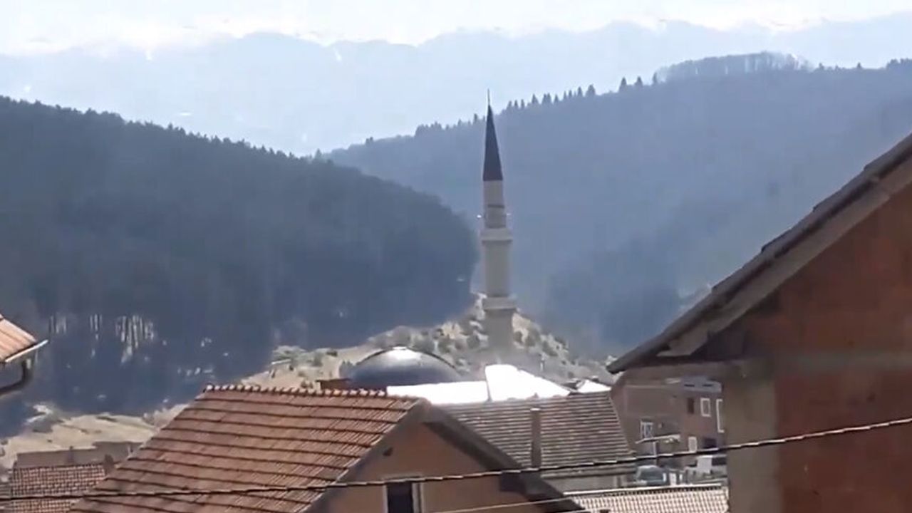 Müezzin Cuma Ezanını Gözyaşları İçinde Okudu