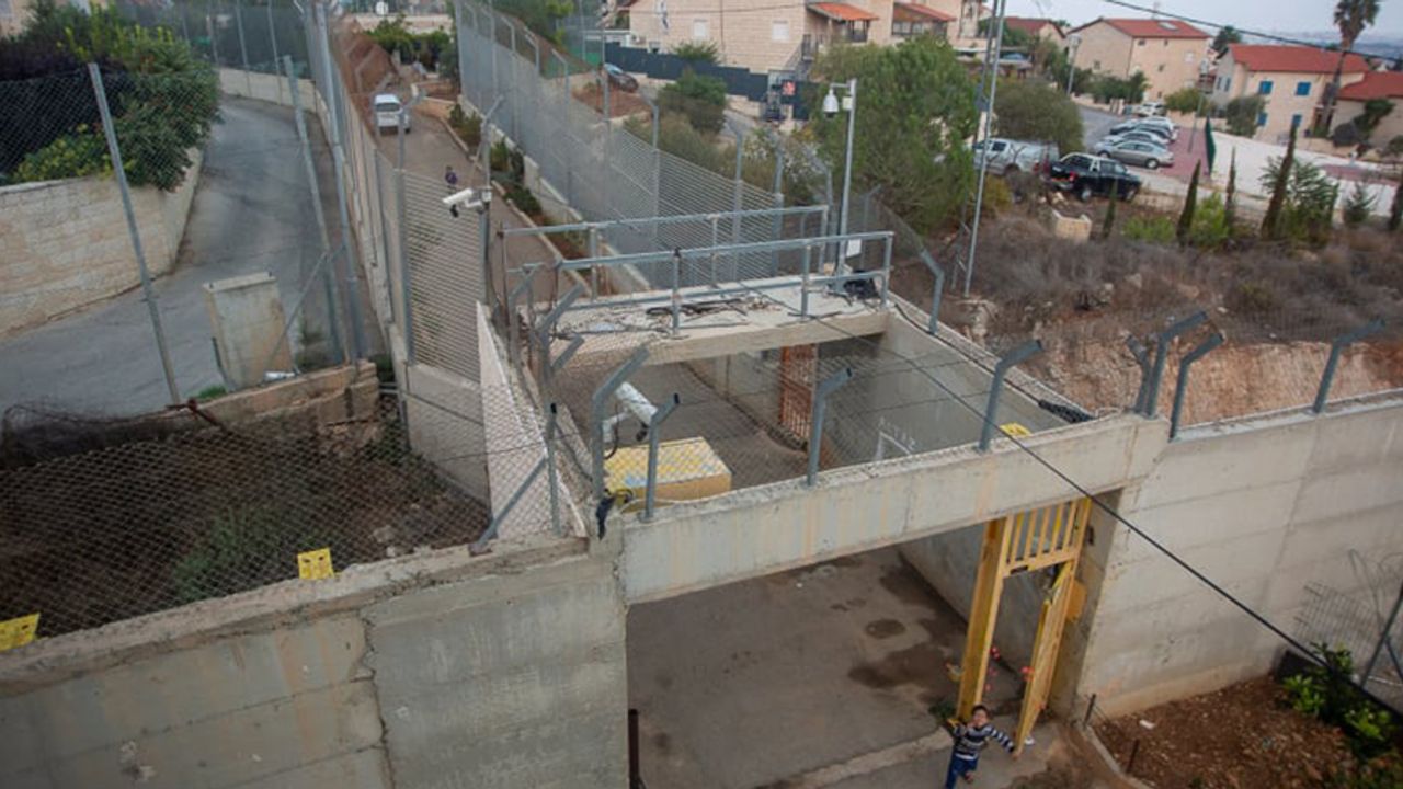 Bana Bütün İsrail Parasını Verseniz, Toprağımın Bir Santimini Vermeyi Kabul Etmem