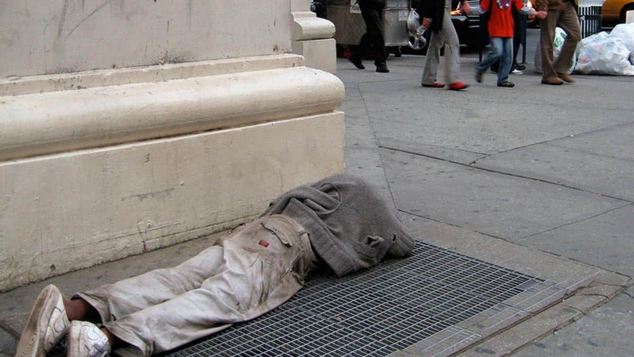 New York Metrosu 115 Yıl Sonra Durduruldu, Evsizler Otellere Taşınıyor