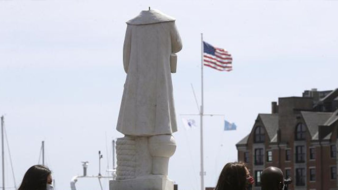 Protestocular Amerikayı Keşfeden Kolomb'un Kellesini Aldı