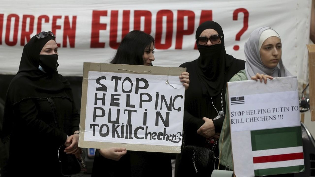Avusturya'da Çeçenlerin Protestosu: "Ruslar Bizi Avrupa'da Katlediyor"