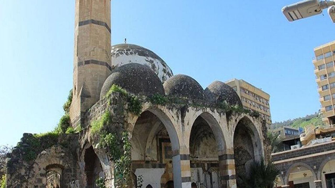 İsrail, İşgal Altındaki Bölgede Bulunan Bir Camiyi Gece Kulübüne Çevirdi