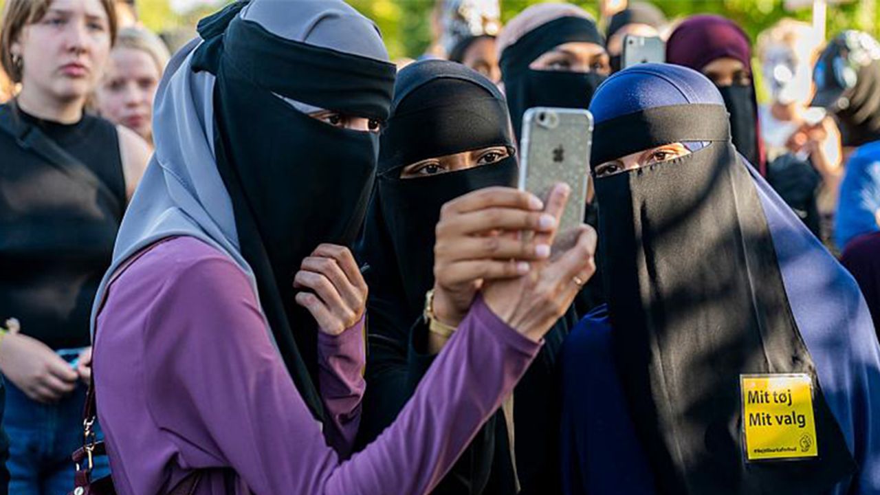 Kanada'da Peçeli Kadınlar Maskeden Muaf Tutuldu