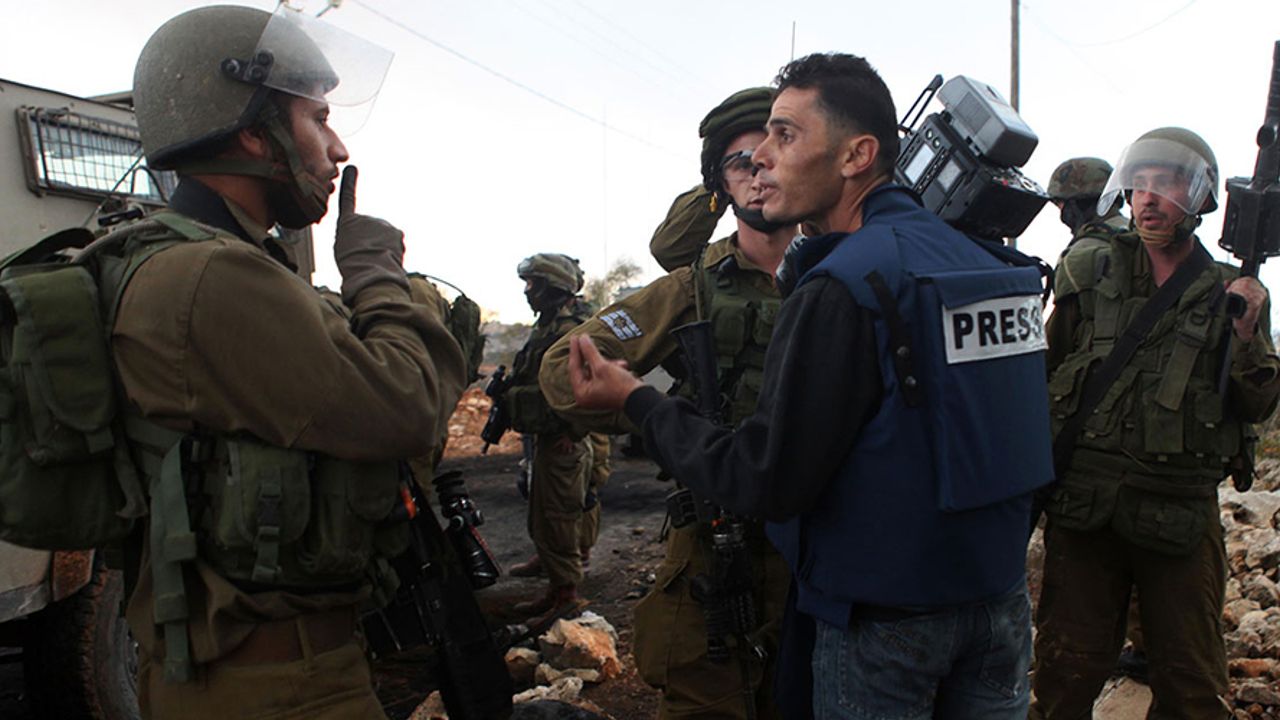 İşgalci İsrail Filistinli Gazetecilere de Zulmediyor