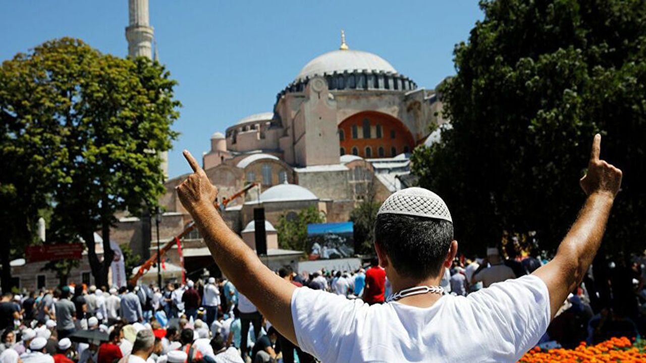 Ayasofya’da 86 Yıl Sonra Cuma Namazı Kılındı