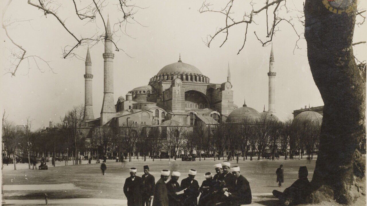 Fethin Sembolü Dünya Gündeminde: Hakkın Tarafı Gururlu, Batıl Endişeli