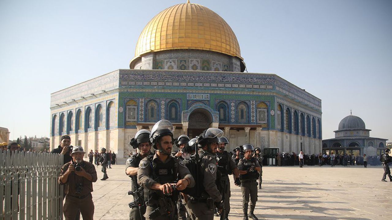 İslam Alemini Mescidi Aksa’yı Korumaya Çağırıyoruz!