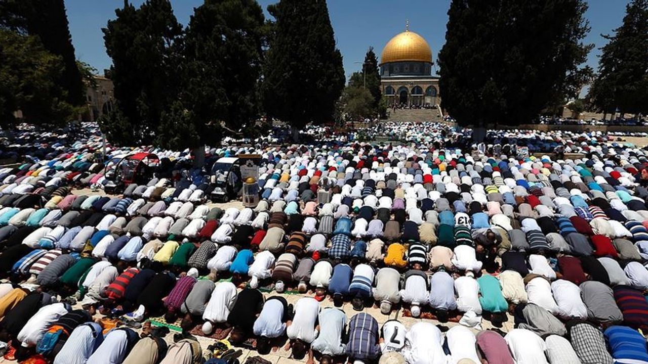 İsrail Halil İbrahim Camii'ne İzin Vermedi Filistinliler Mescid-i Aksa'ya Akın Etti