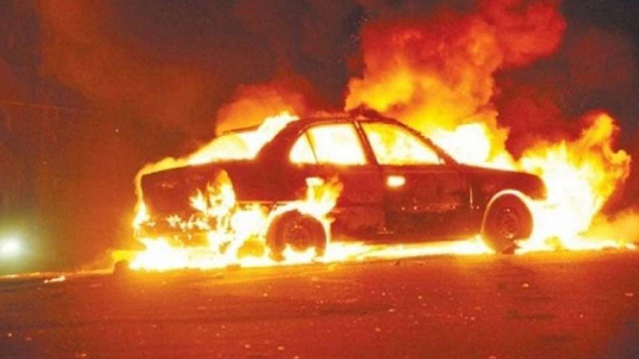 Irkçı Yahudiler, Filistinlilere Ait Araçları Ateşe Verdi