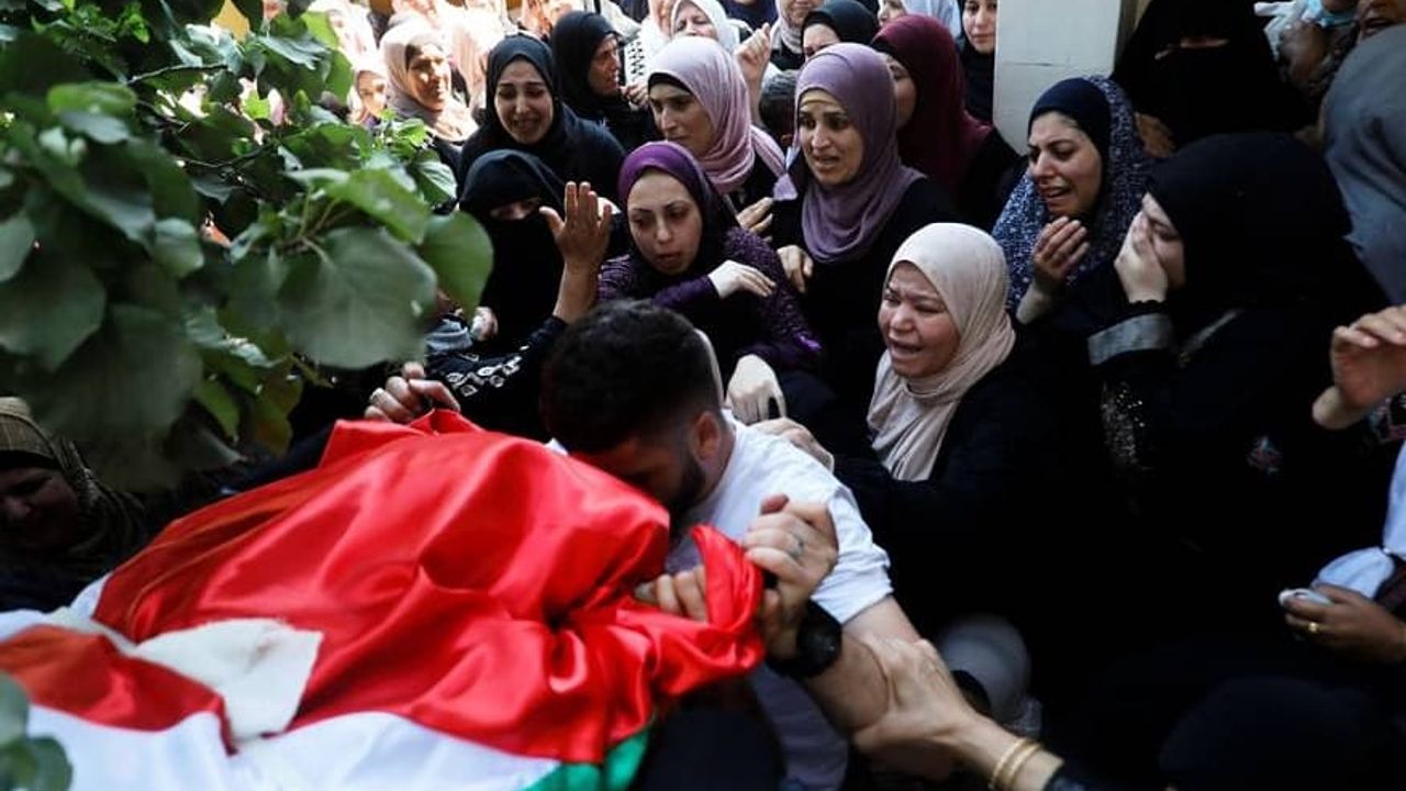 İsrail Güçleri, Çocuğuna Süt Hazırlayacak Olan Filistinli Kadını Vurarak Şehit Etti