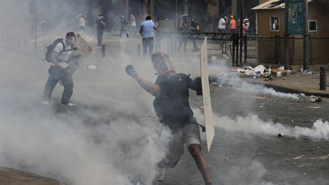 Lübnan Protestoları: Emekli Askerler Dışişleri Bakanlığı'nı Bastı