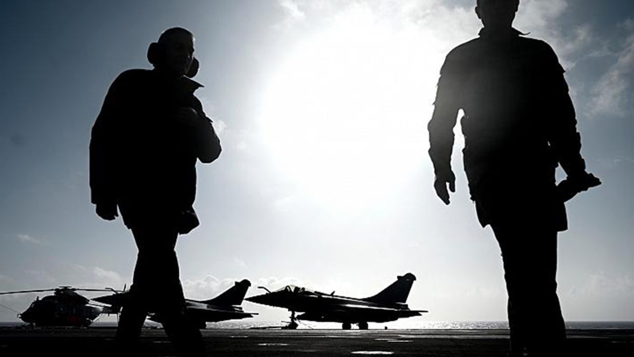 Fransa Doğu Akdeniz'e Savaş Uçağı ve Donanma Gemisi Gönderdi