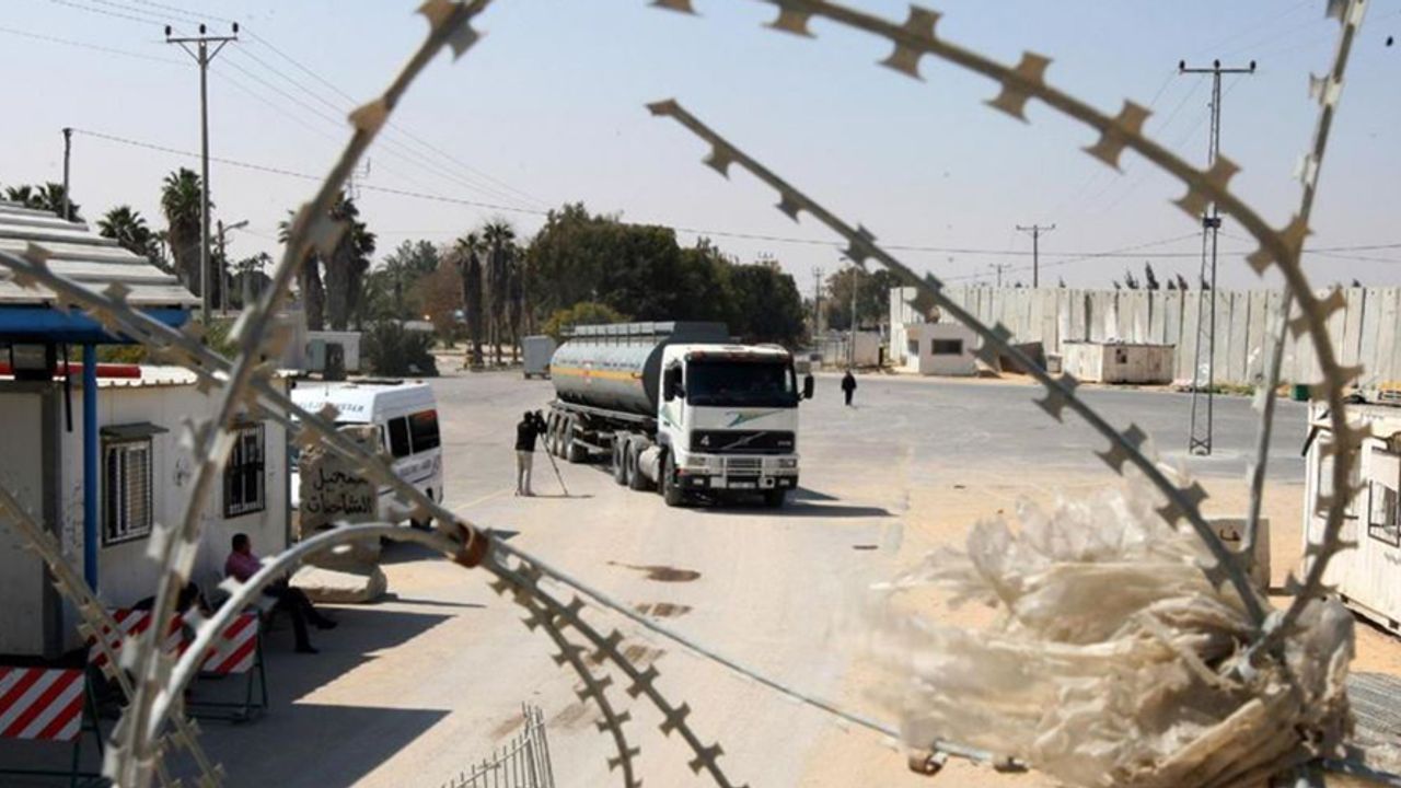 İşgalci İsrail Gazze Şeridi’ne Akaryakıt Girişini Durdurdu