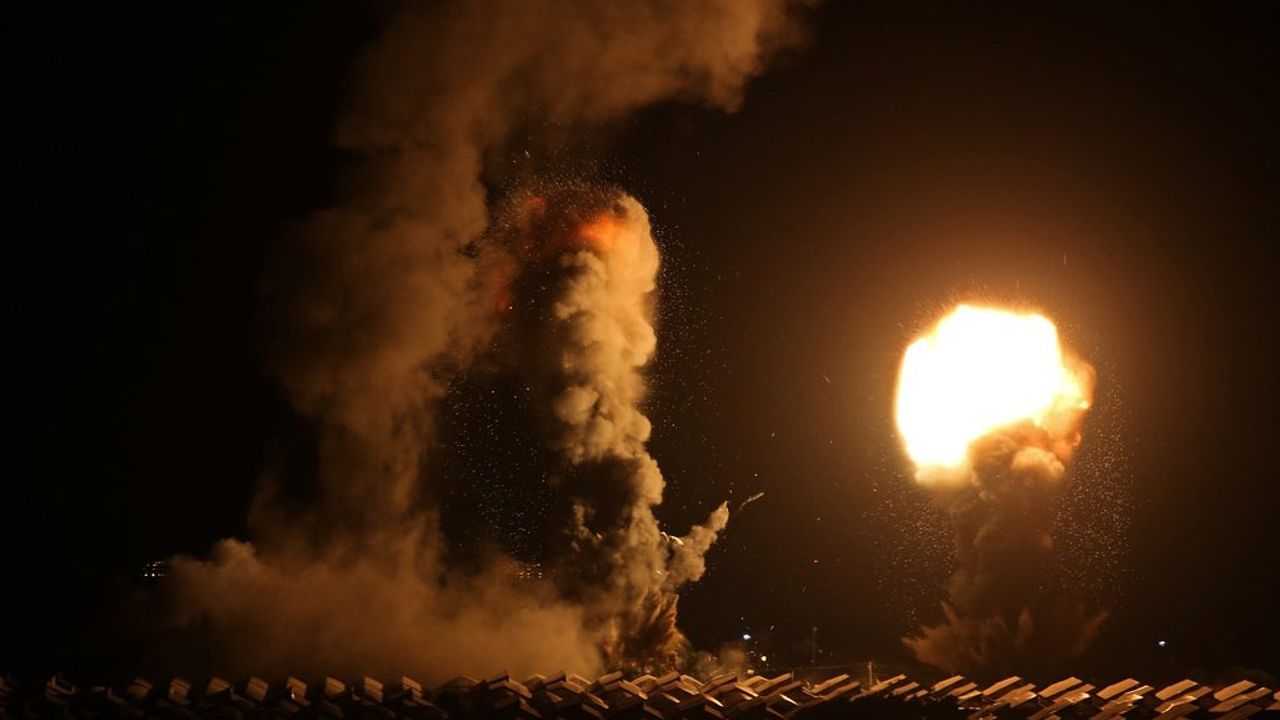 İsrail, Günlerdir Gazze'ye Bomba Yağdırıyor