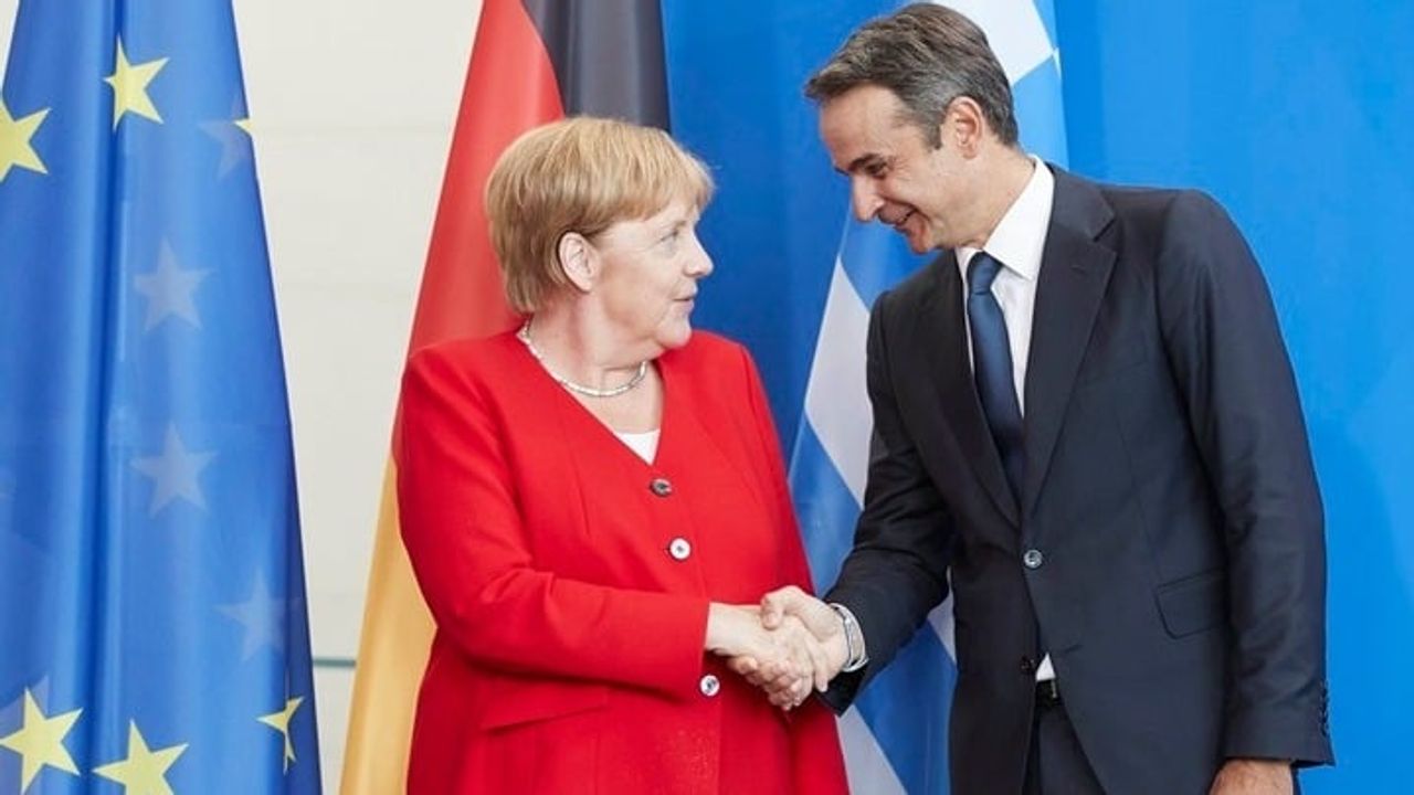 Merkel: Yunanistan'ın Haklarını Ciddiye Almak Görevimiz