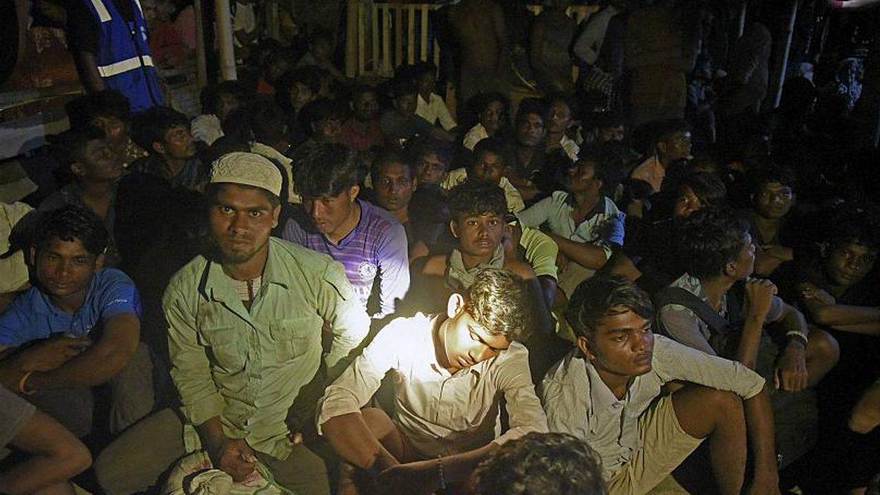 ''Arakanlı Göçmen Müslümanlar 7 Ay Denizde Kaldıktan Sonra Kurtarıldı''