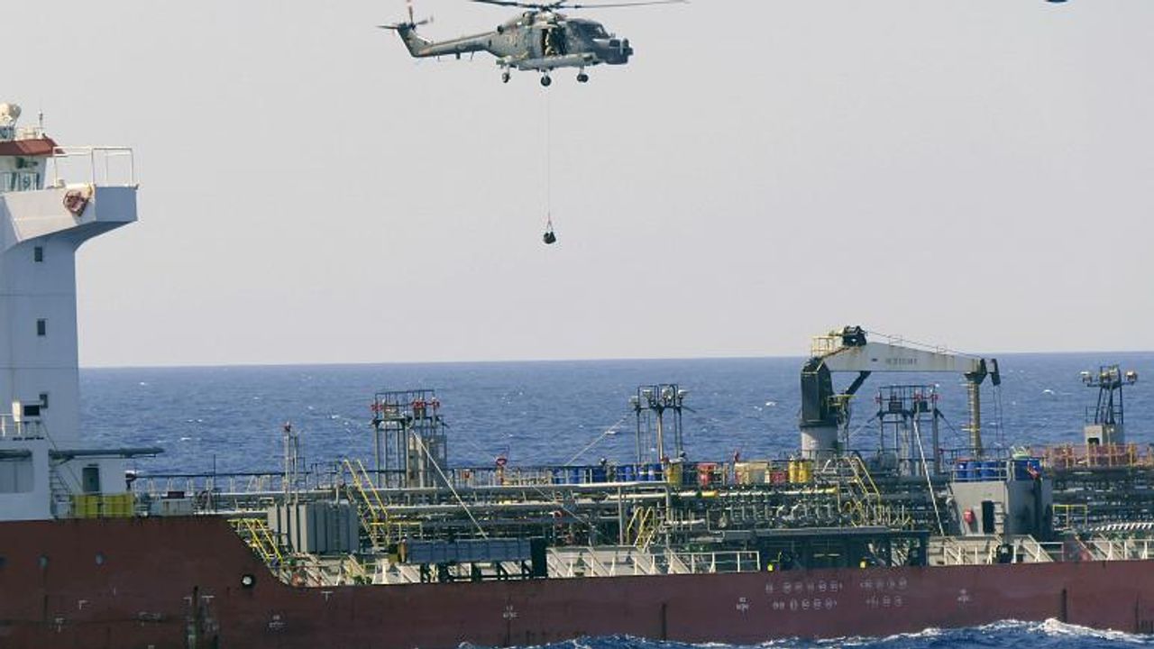 AB Deniz Gücü, Libya'ya Jet Yakıtı Taşıyan Gemiyi Akdeniz'de Durdurdu