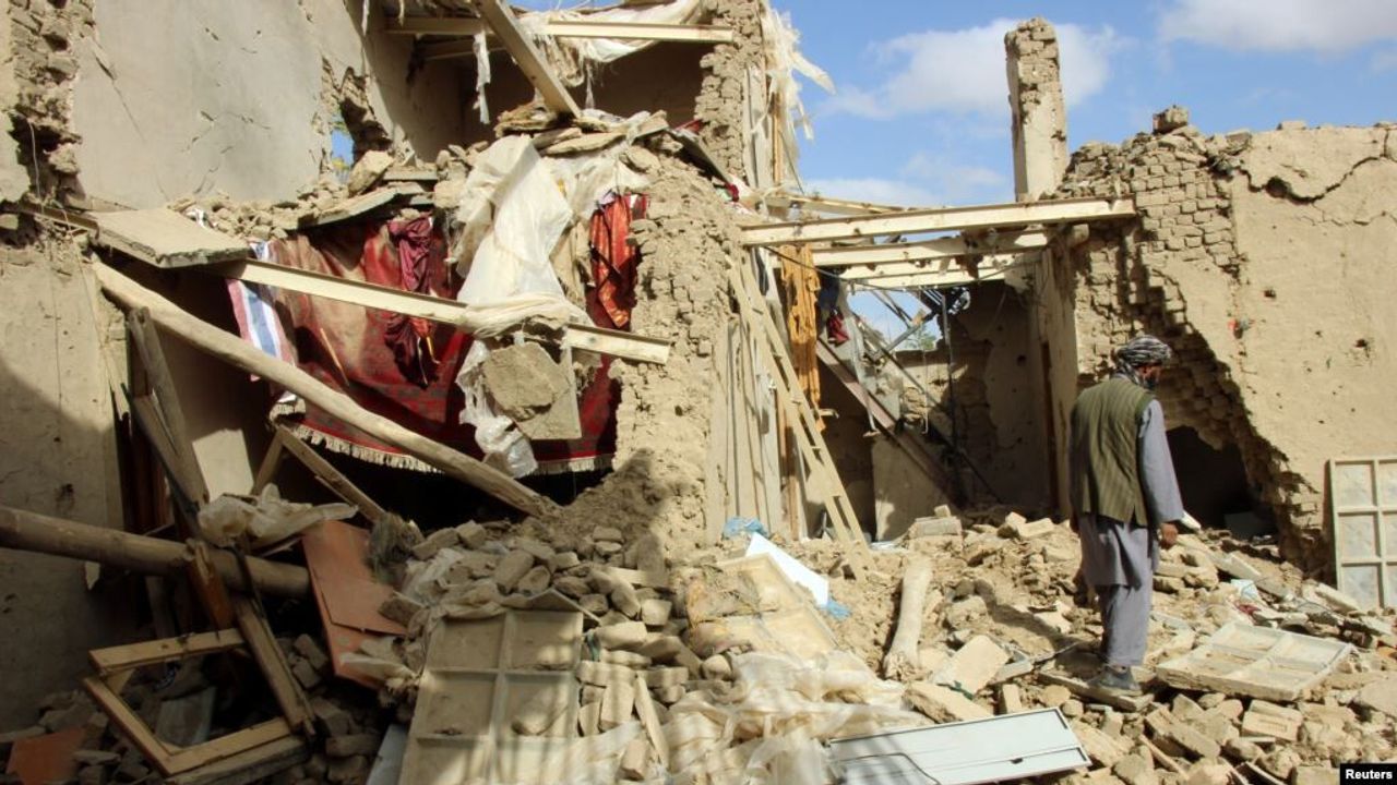 Afganistan'da Hava Saldırısında 20'den Fazla Sivil Hayatını Kaybetti