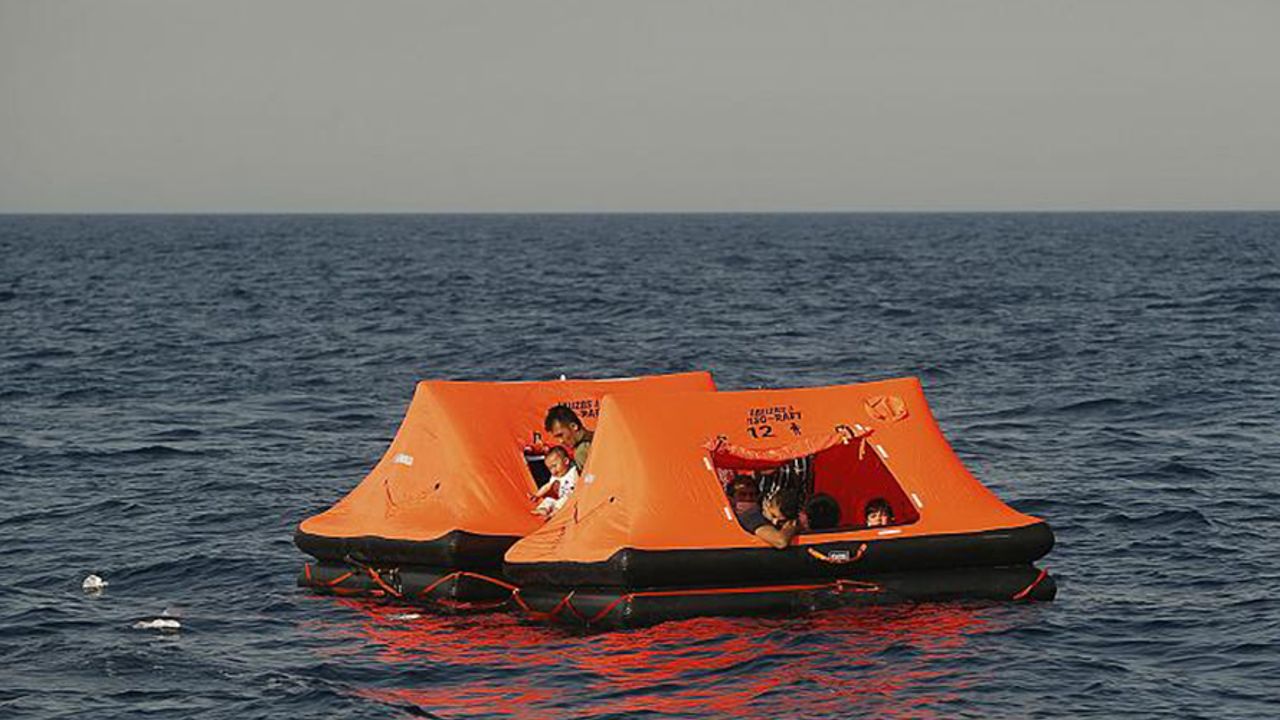 Afgan Göçmenler Yunanistan'ı 'Sığınmacıları Denize Geri İtmekle' Suçladı