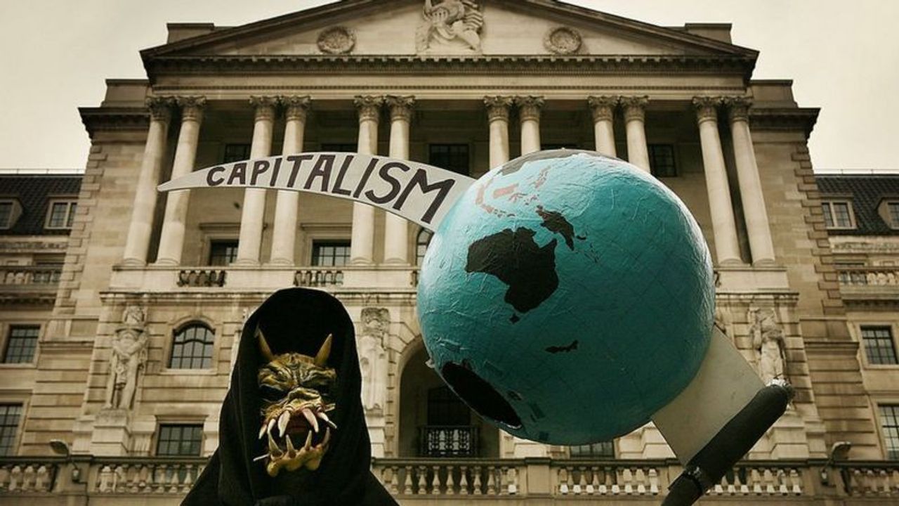 İngiltere’de Okullarda "Anti-Kapitalizm" Yasağına Tepki