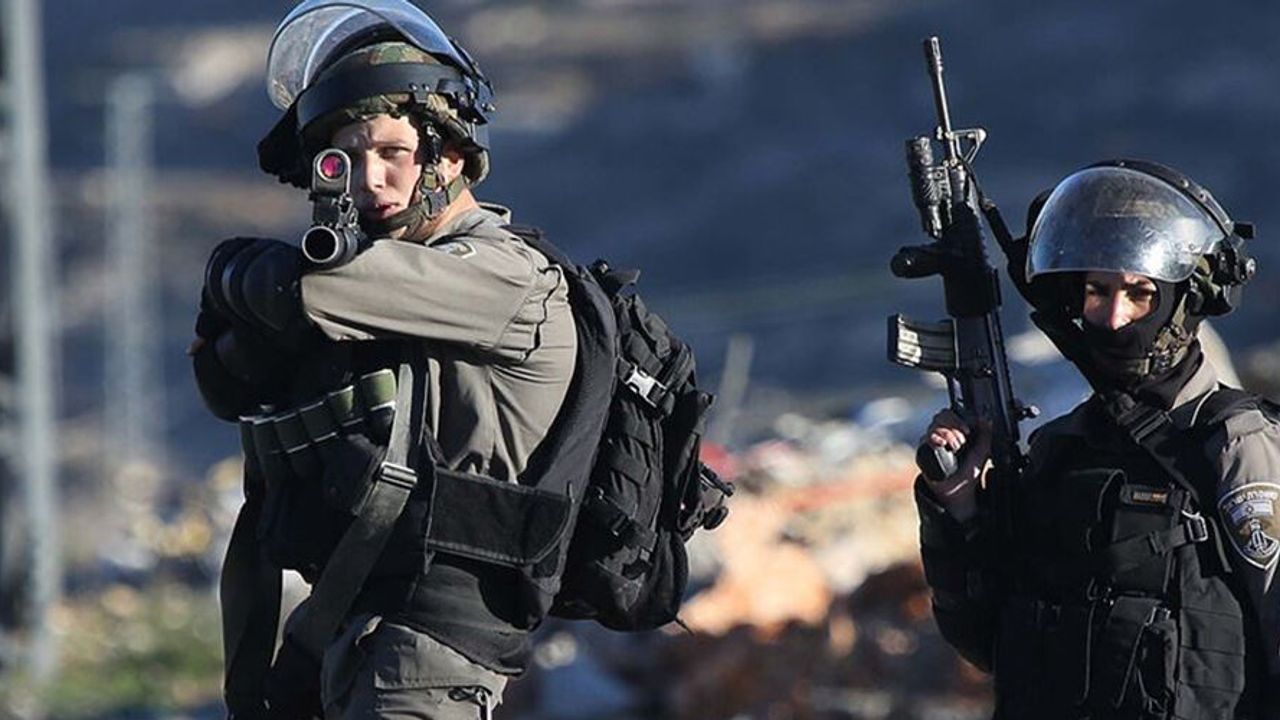 Siyonist İsrail Batı Şeria'da 7 Filistinliyi Gözaltına Aldı