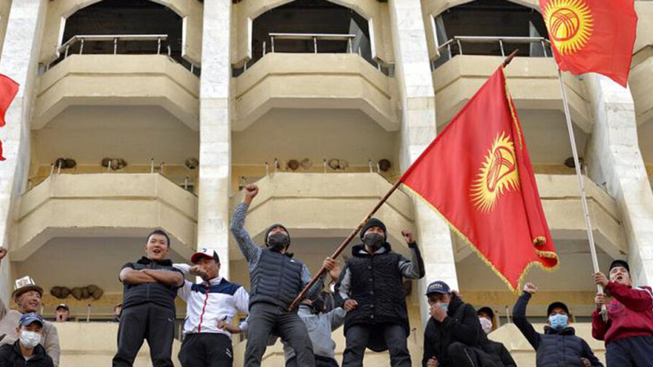 Kırgızistan'da Cumhurbaşkanlığı Yetkileri El Değiştirdi