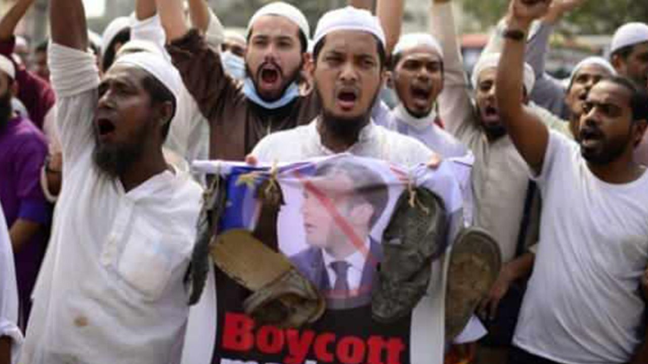 İslam Dünyası’nda Fransa’ya Tepkiler Yağıyor