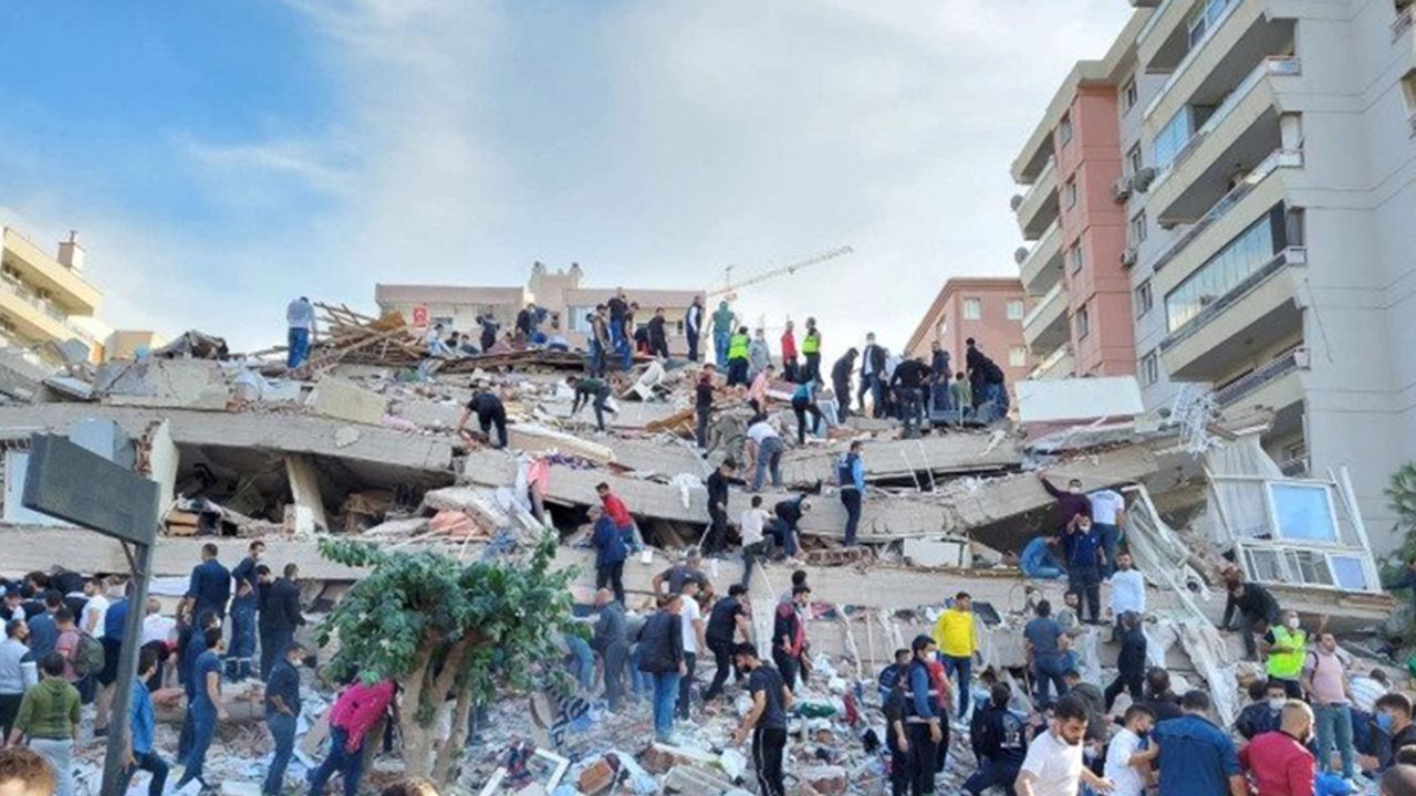 İzmir'de 6.6 Büyüklüğünde Şiddetli Deprem: Arama Kurtarma Çalışmaları Tamamlandı