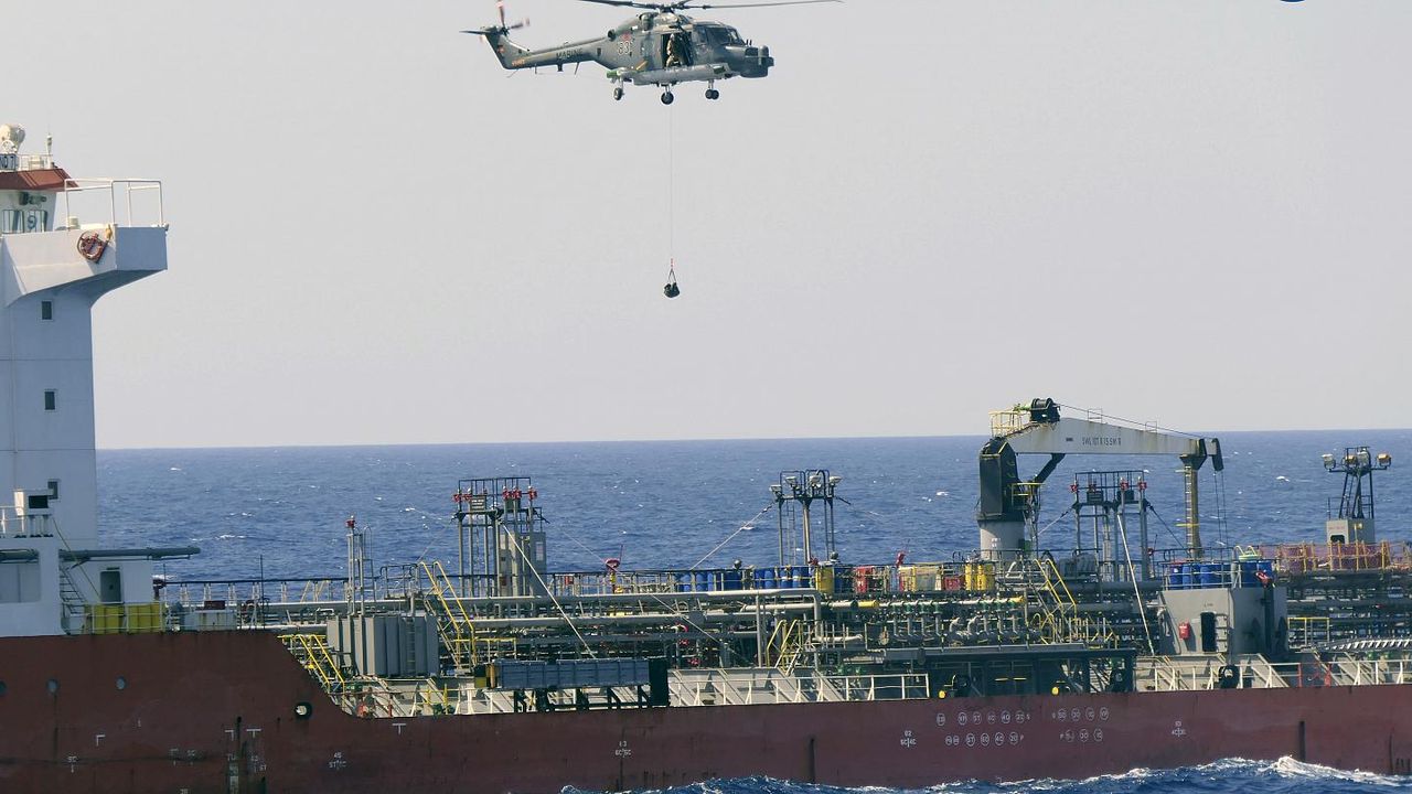 Alman Savaş Gemisinden Libya'ya Giden Türk Kargo Gemisine Baskın İddiası