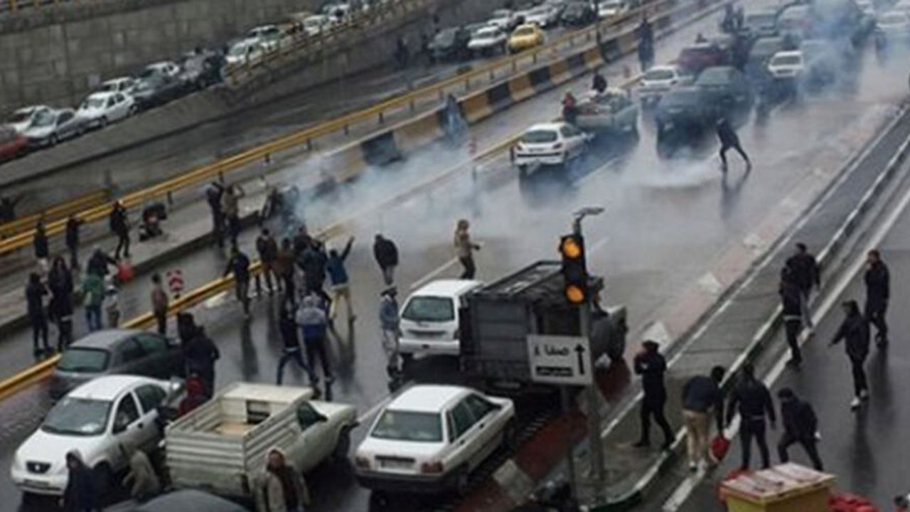 İran'da Tansiyon Düşmüyor