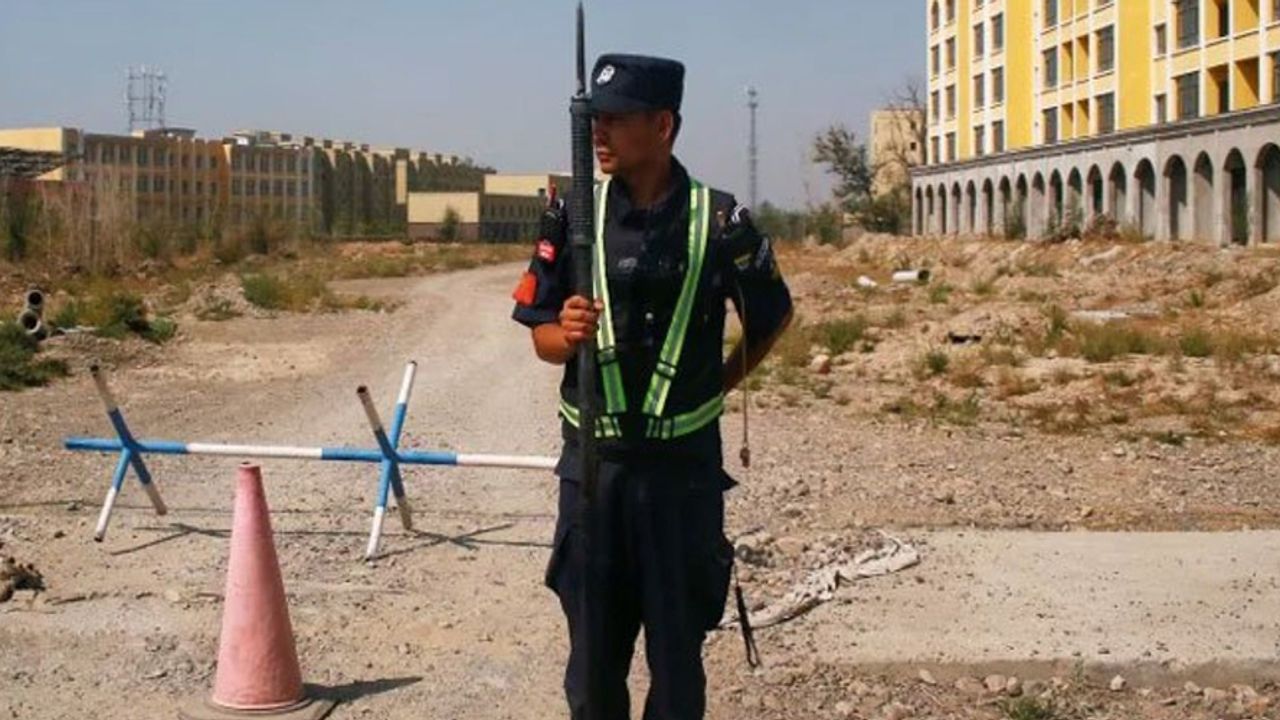 Zalim Çin, Doğu Türkistanlıları Güvenlik Veri Programı İçin Keyfi Olarak Tutukluyor 