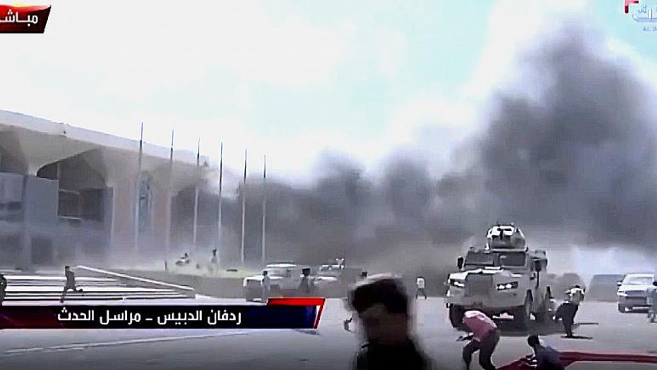 Yemen'de Yeni Kabine Üyelerinin İndiği Havalimanında Eş Zamanlı 3 Patlama