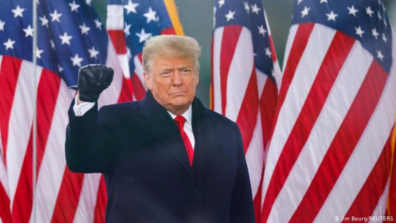 Donald Trump Görevden Azledilebilir mi?