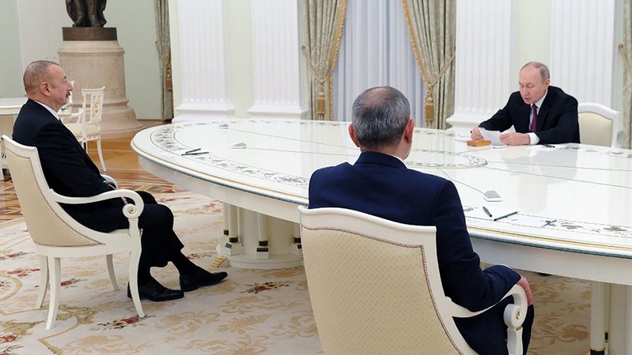 Moskova'da Dağlık Karabağ Zirvesi: Aliyev ile Paşinyan Tokalaşmadı
