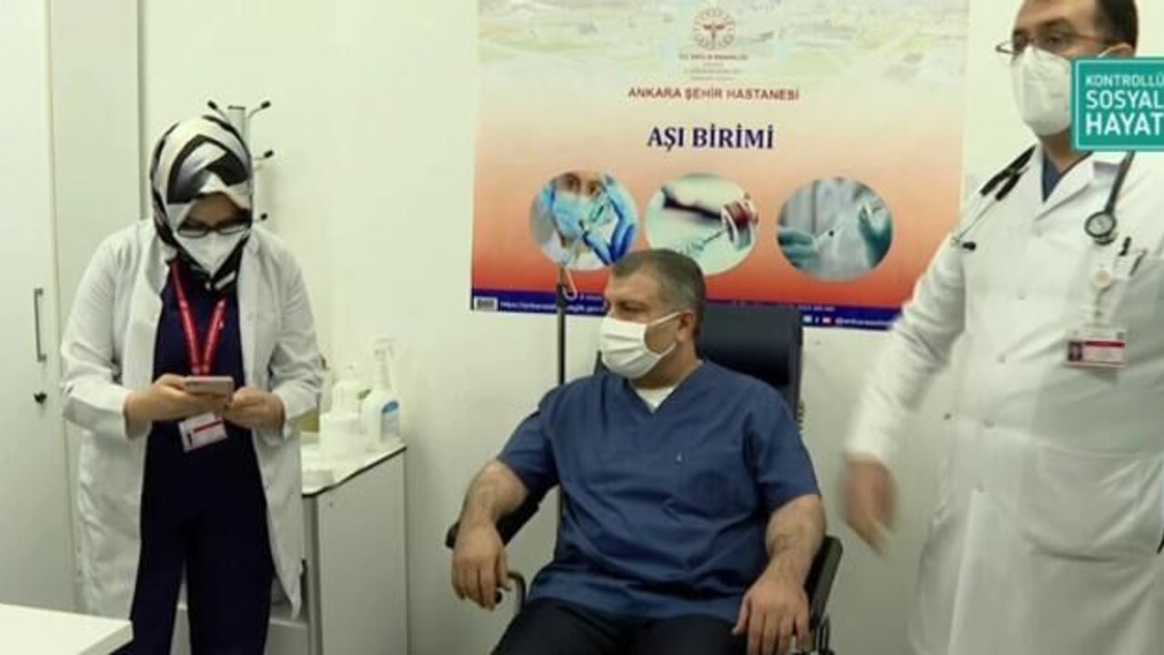 Sağlık Bakanı Fahrettin Koca Aşı Oldu