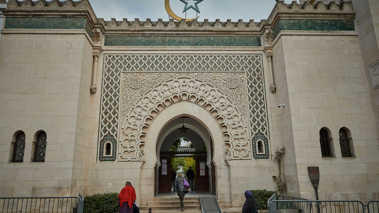 Macron'un "Fransız İslamı Tüzüğünü" Türkler İmzalamadı