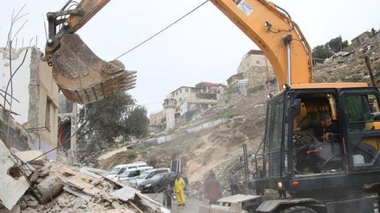 İşgalci İsrail Filistin'de Yıkımlara Devam Ediyor
