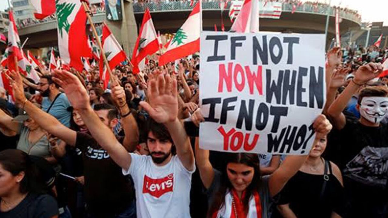 Lübnan'da Hükümetin Son Kararlarına Rağmen Gösteriler Sürüyor