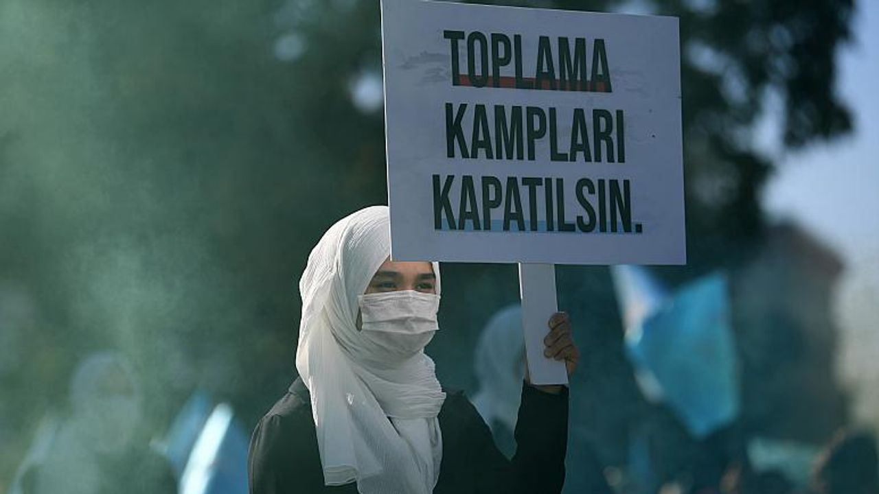 Çin'deki Toplama Kamplarında Kalanlar Anlattı: Sistematik Tecavüz ve İşkence Vardı