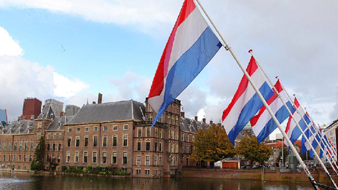 Hz. Muhammed'e Hakaretin Suç Sayılması için 124 bin 170 İmza Toplandı