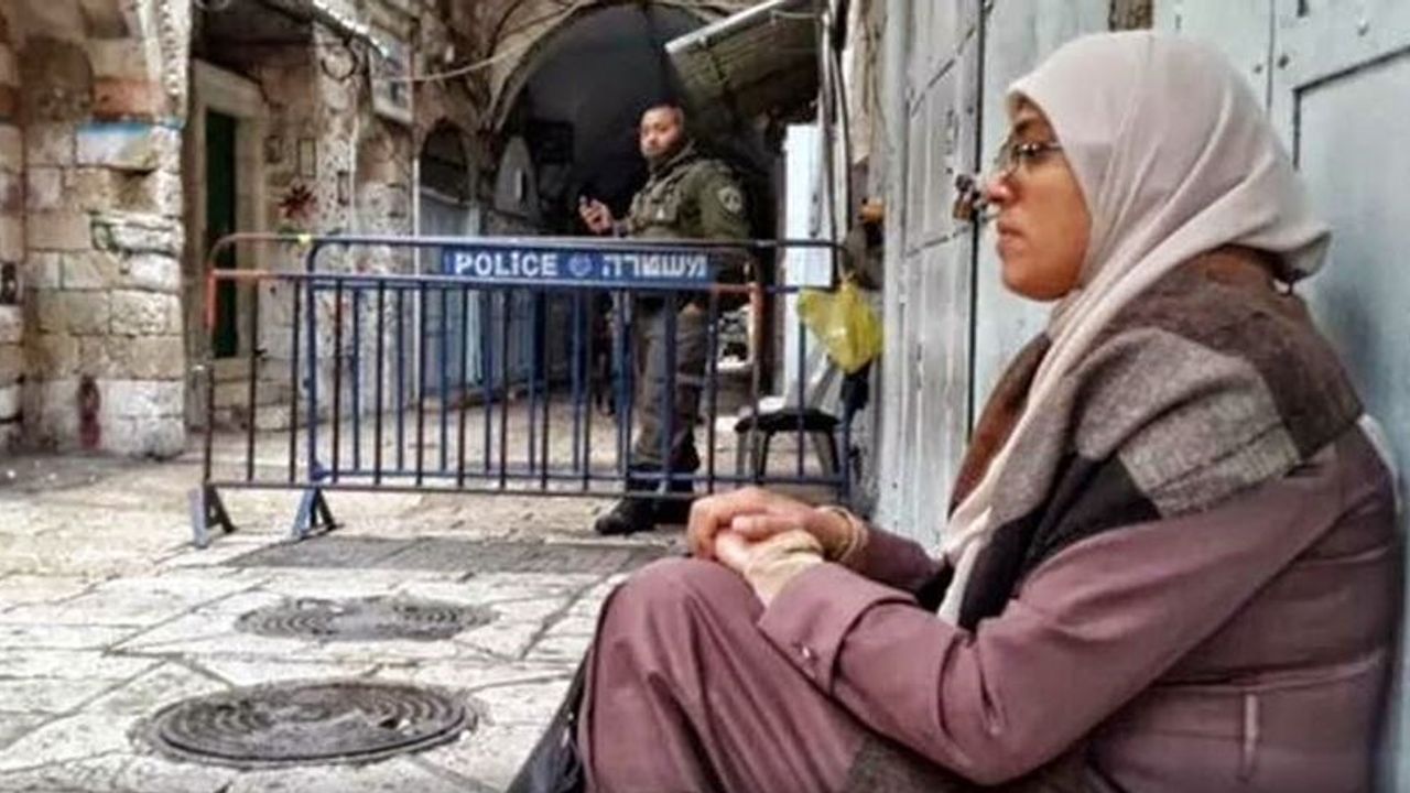 İşgal Güçleri Mescidi Aksa Muhafızlarından Hatice Huveys’i Tutukladı