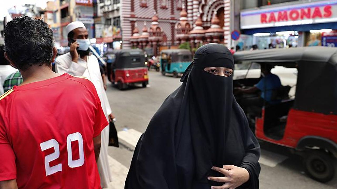 Burkayı Yasaklayan Sri Lanka, İslami Eğitim Veren Binden Fazla Medreseyi Kapatıyor