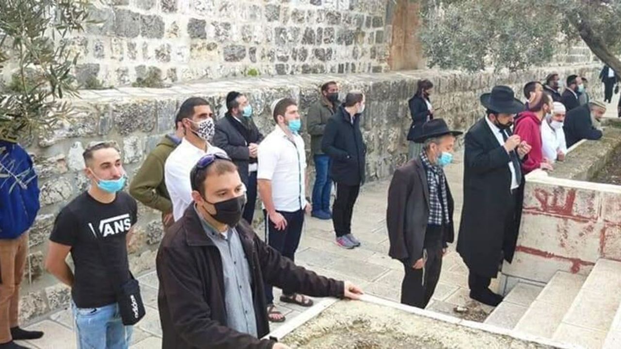 Yahudi Siviller ve Din Okulu Öğrencileri Mescid-i Aksa’ya Baskın Düzenledi