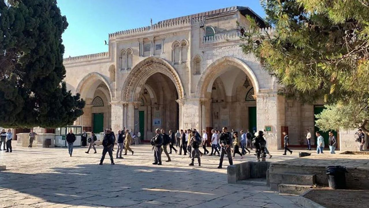 İşgal Güçleri Mescid-i Aksa’ya Baskın Düzenledi