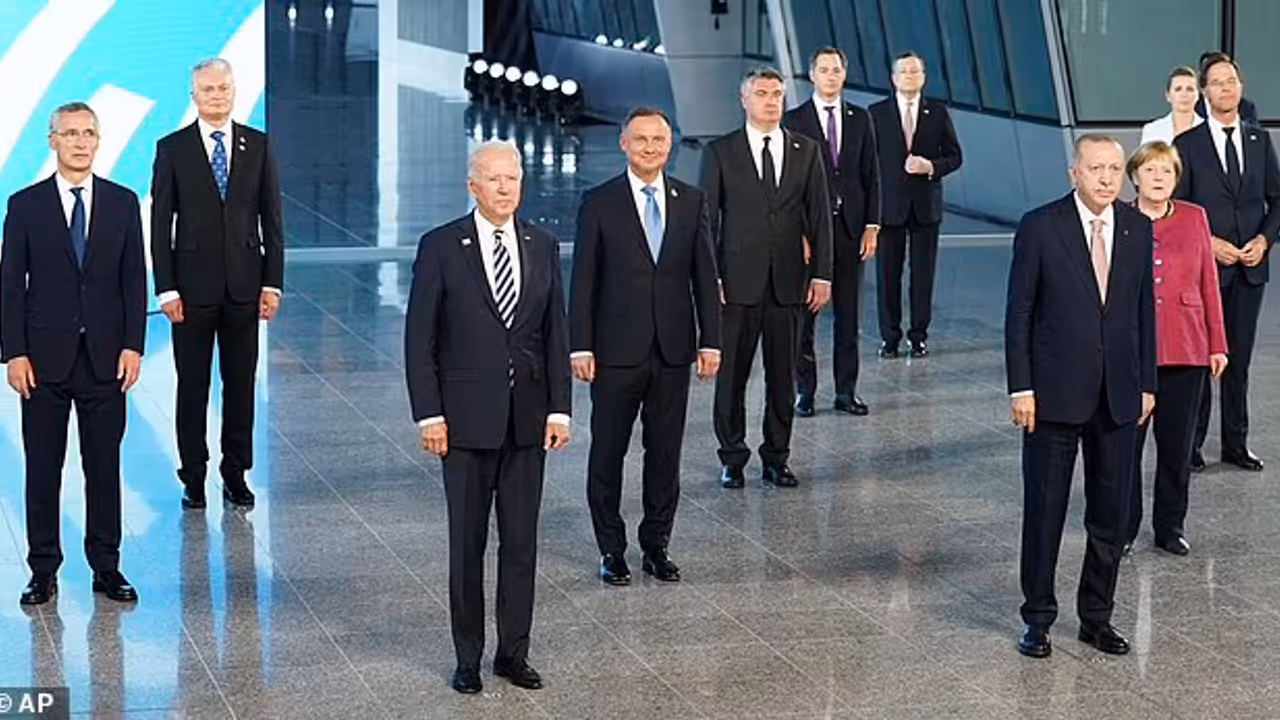 30 Ülke NATO Zirvesinde Buluştu