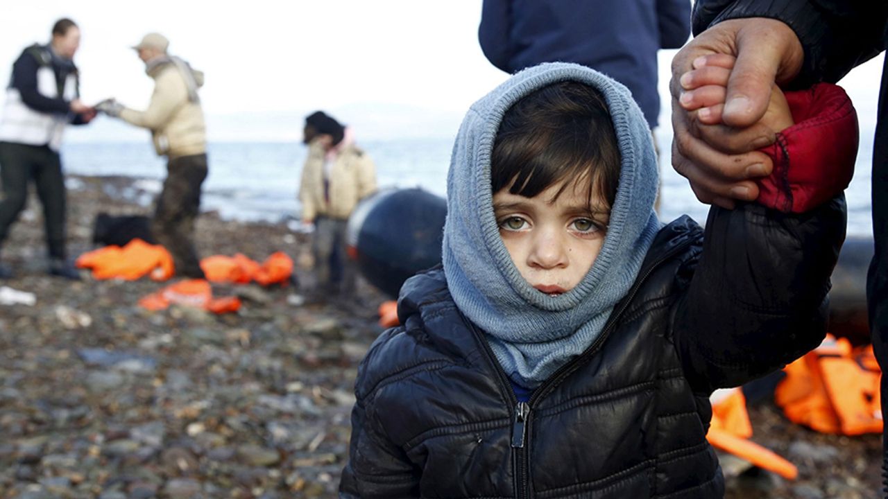 Türkiye Sınırına Asker Gönderen Almanya; Sadece Mülteci Çocukları Ülkesine Alacak