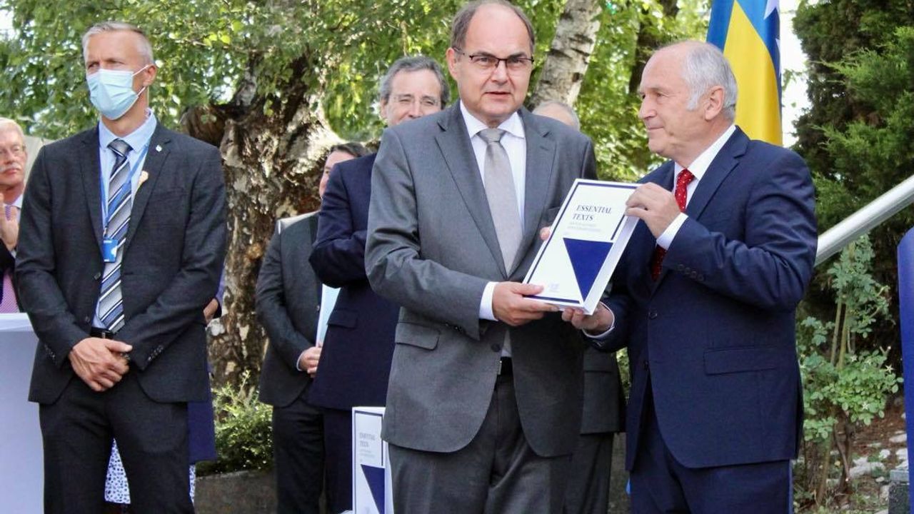 Bosna Hersek Yüksek Temsilcisi Schmidt Resmen Göreve Başladı
