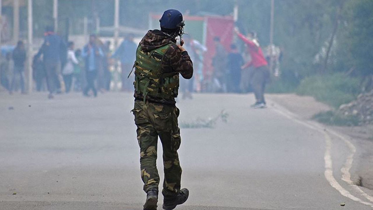 Cammu Keşmir İkiye Bölündü