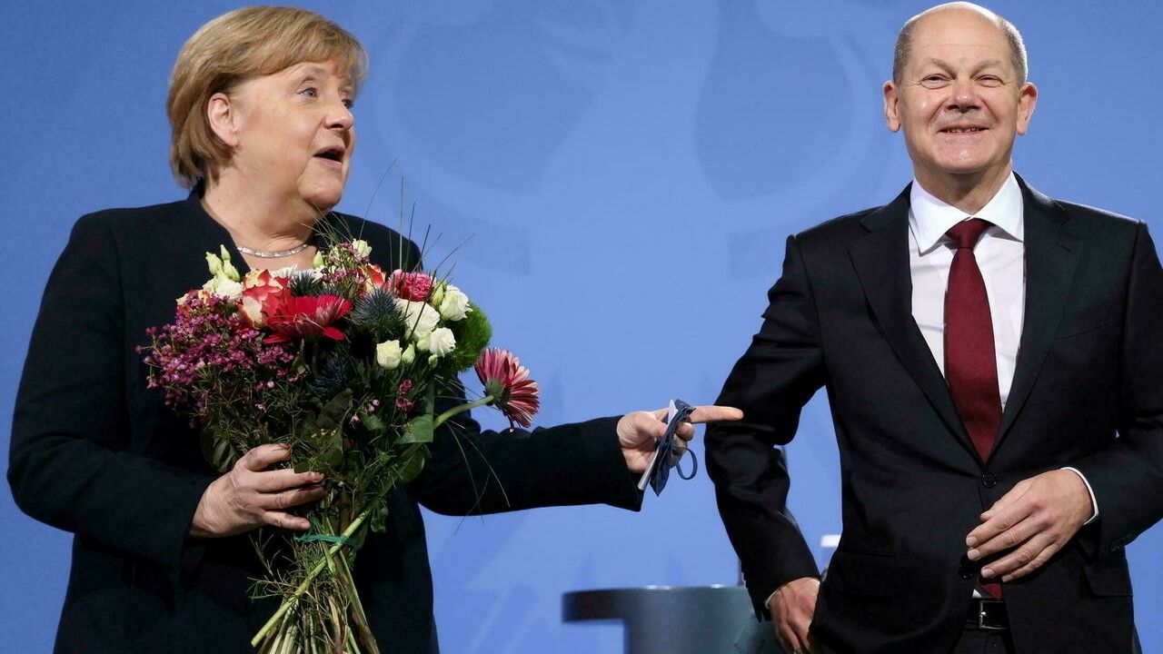 Almanya'da Merkel Dönemi Kapandı: Başbakan Scholz Görevi Devraldı 